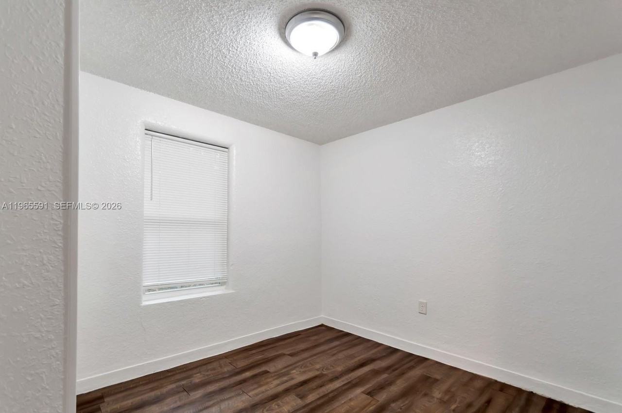 1629 W 31st St #1629 - Photo 6 of 12