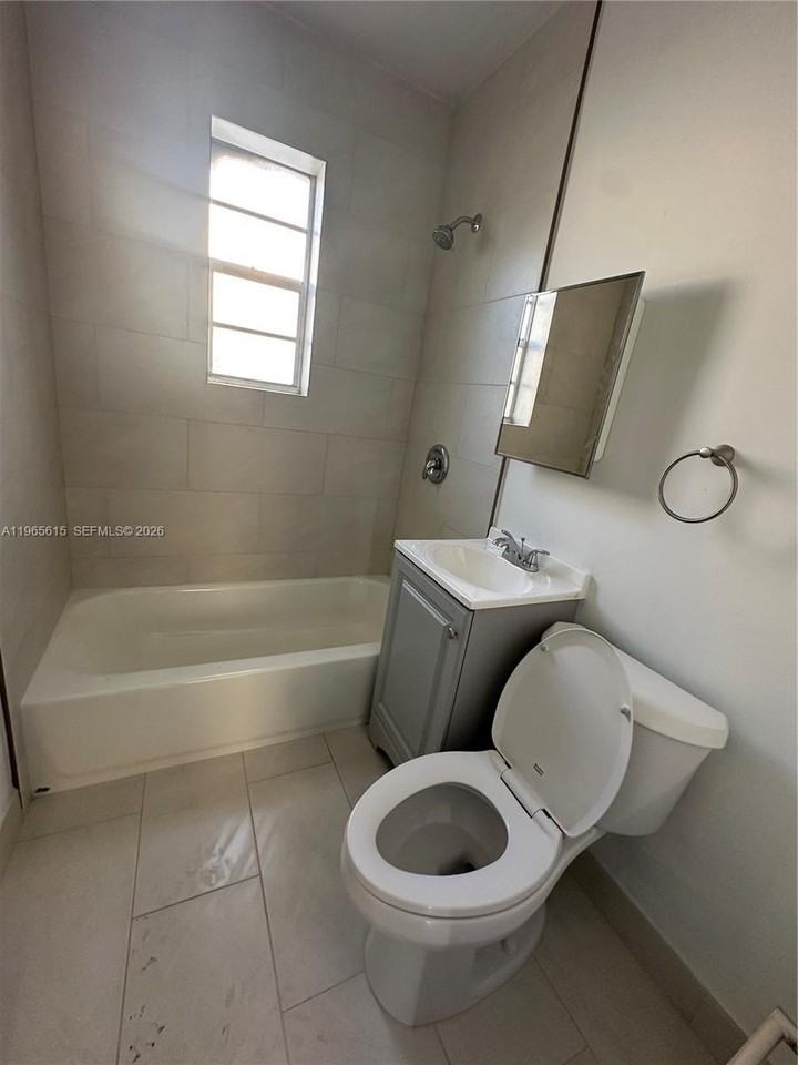 4210 Sw 25th St #1 - Photo 7 of 8