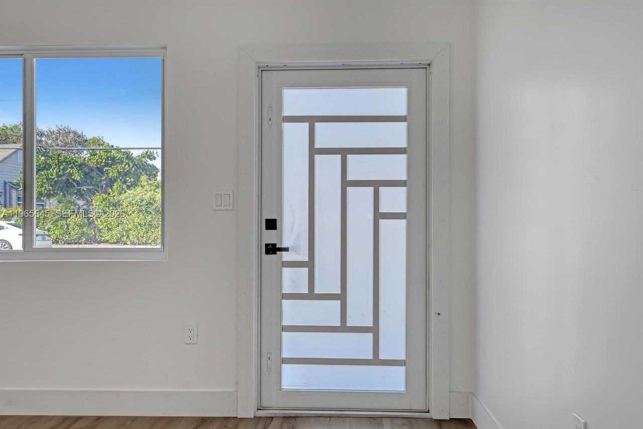 802 S M St #802 - Photo 6 of 24