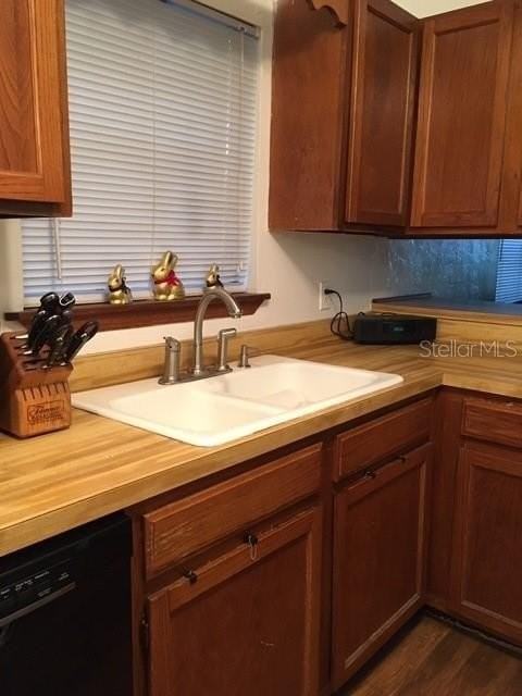 1712 Sw 67th Ter - Photo 2 of 10