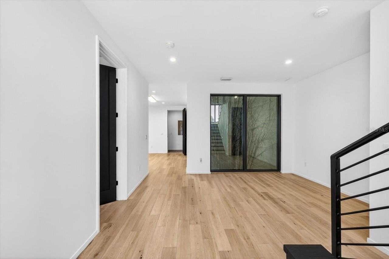 94 W Davis Blvd - Photo 5 of 50