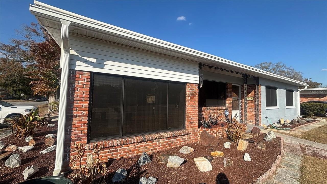 2002 E Robson St - Photo 2 of 22