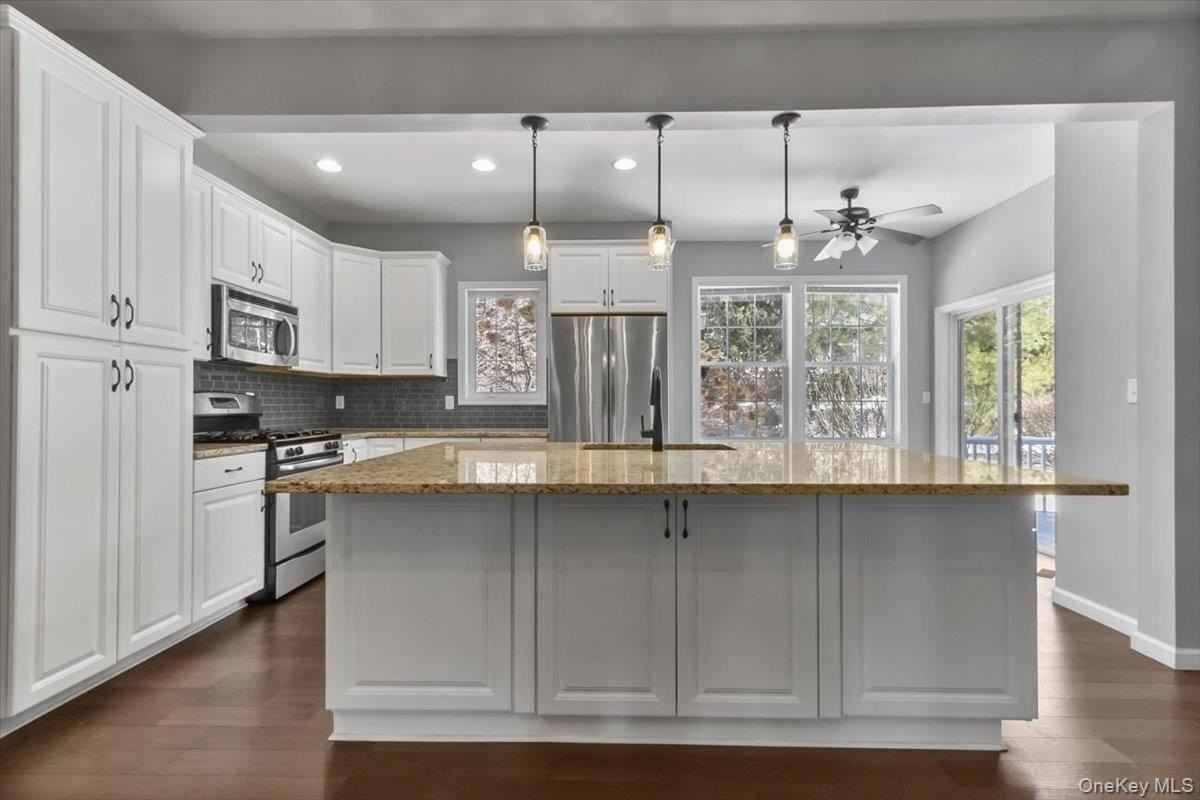 135 N River Dr - Photo 4 of 25