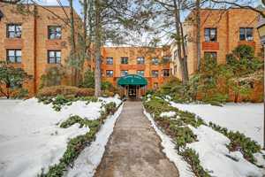 featured image of 2 Greenridge Ave Apt 2p #2P