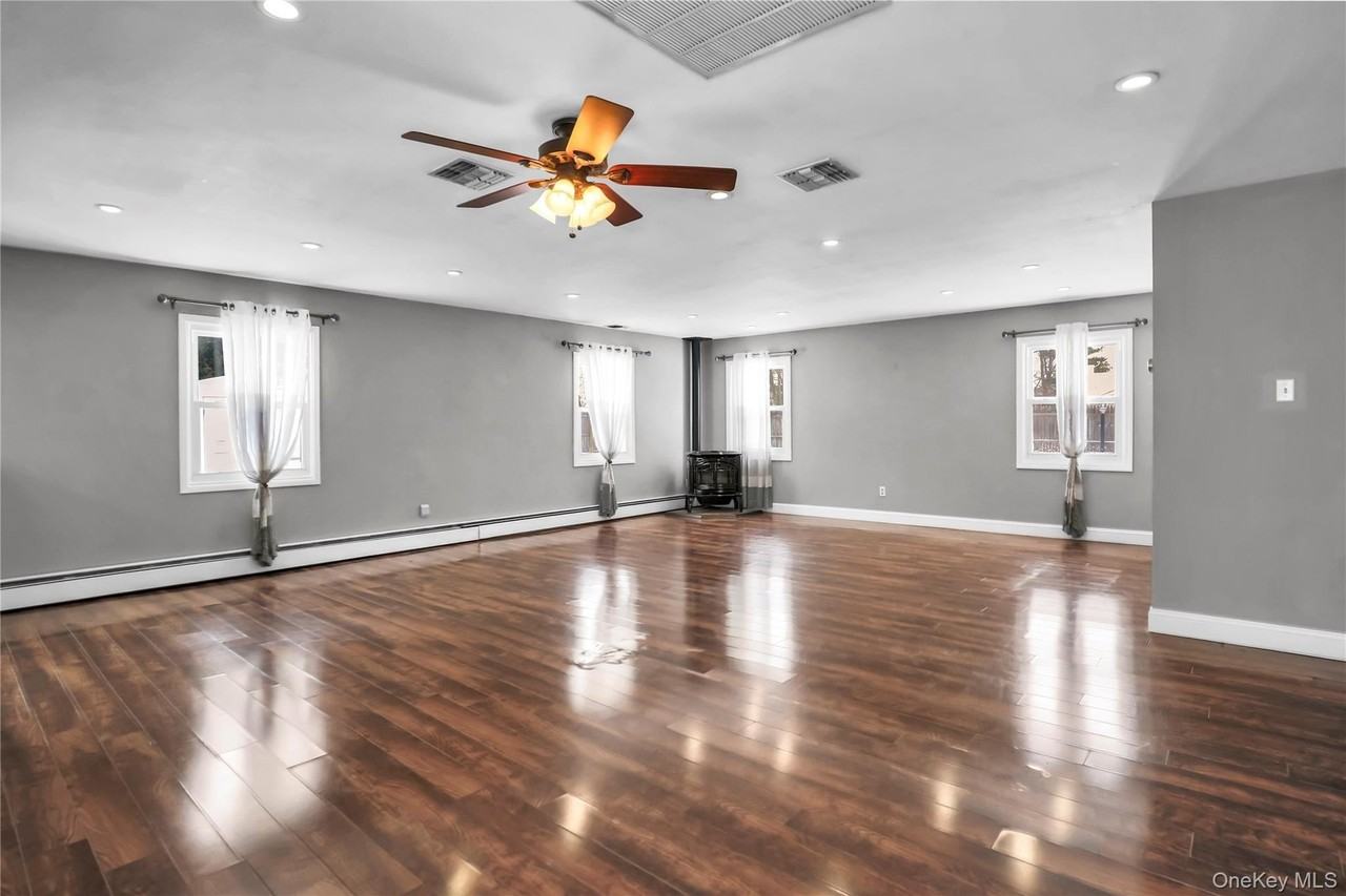 11 Onyx N Dr - Photo 4 of 25