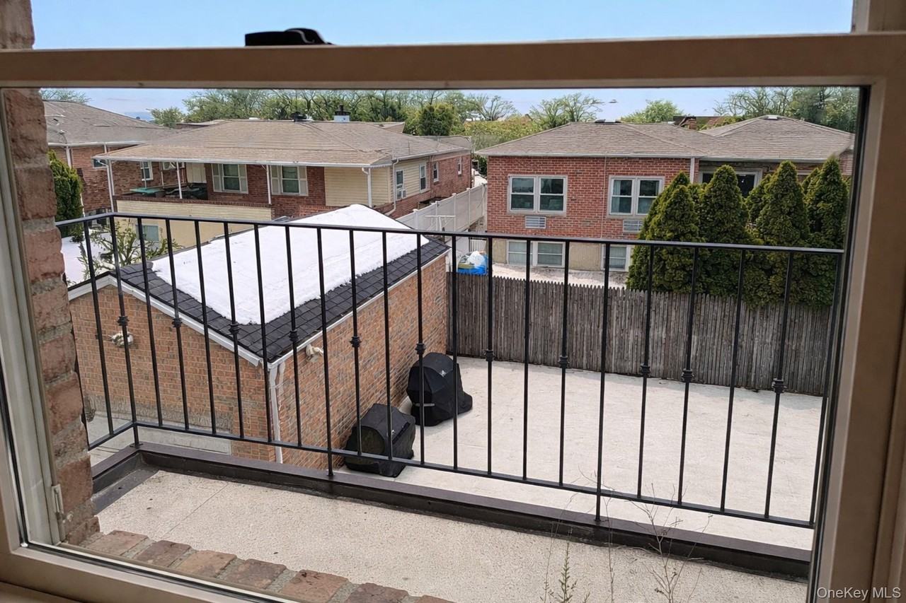 4204 218th St Unit 2 #2 - Photo 5 of 12