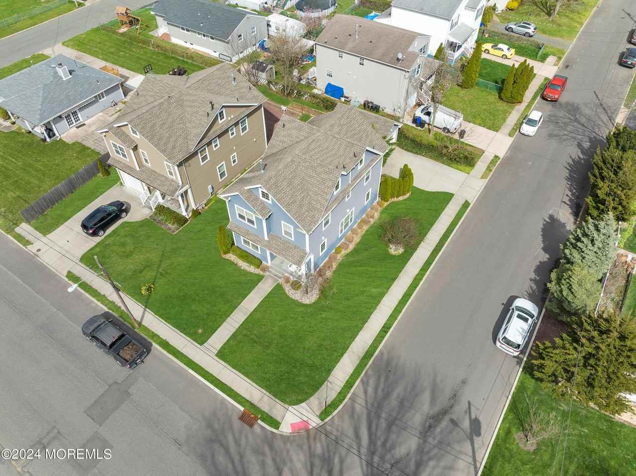 269 Hearn Ave - Photo 4 of 32