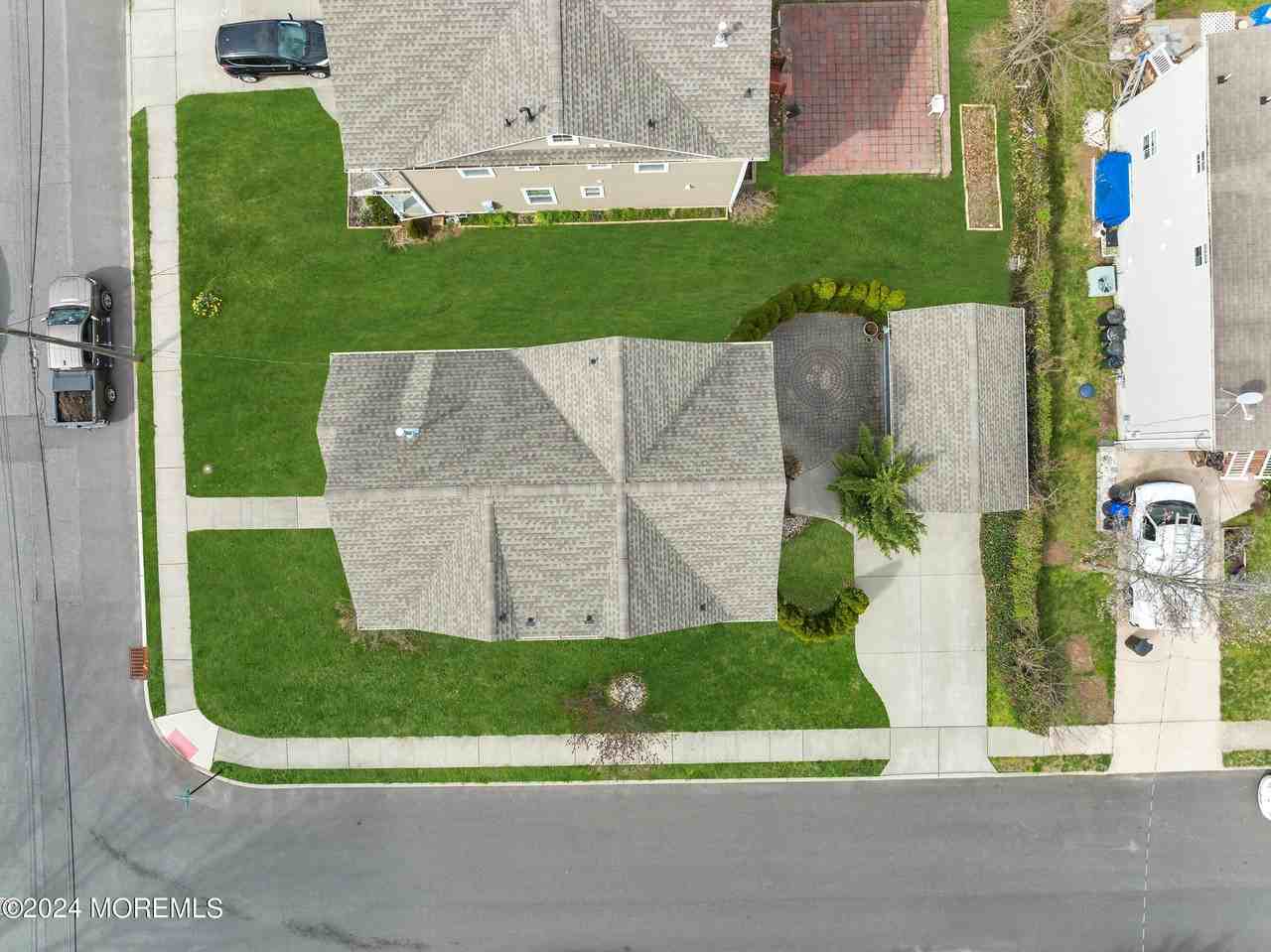 269 Hearn Ave - Photo 5 of 32