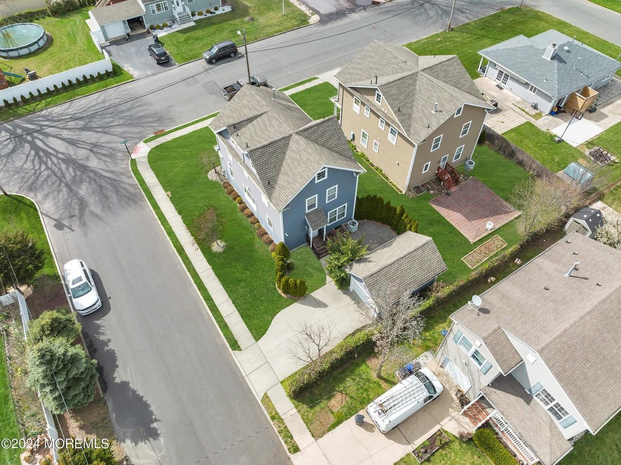 269 Hearn Ave - Photo 6 of 32