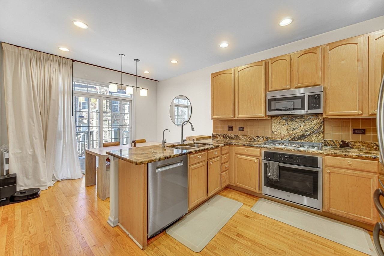 1264 Sarah Blvd - Photo 5 of 27