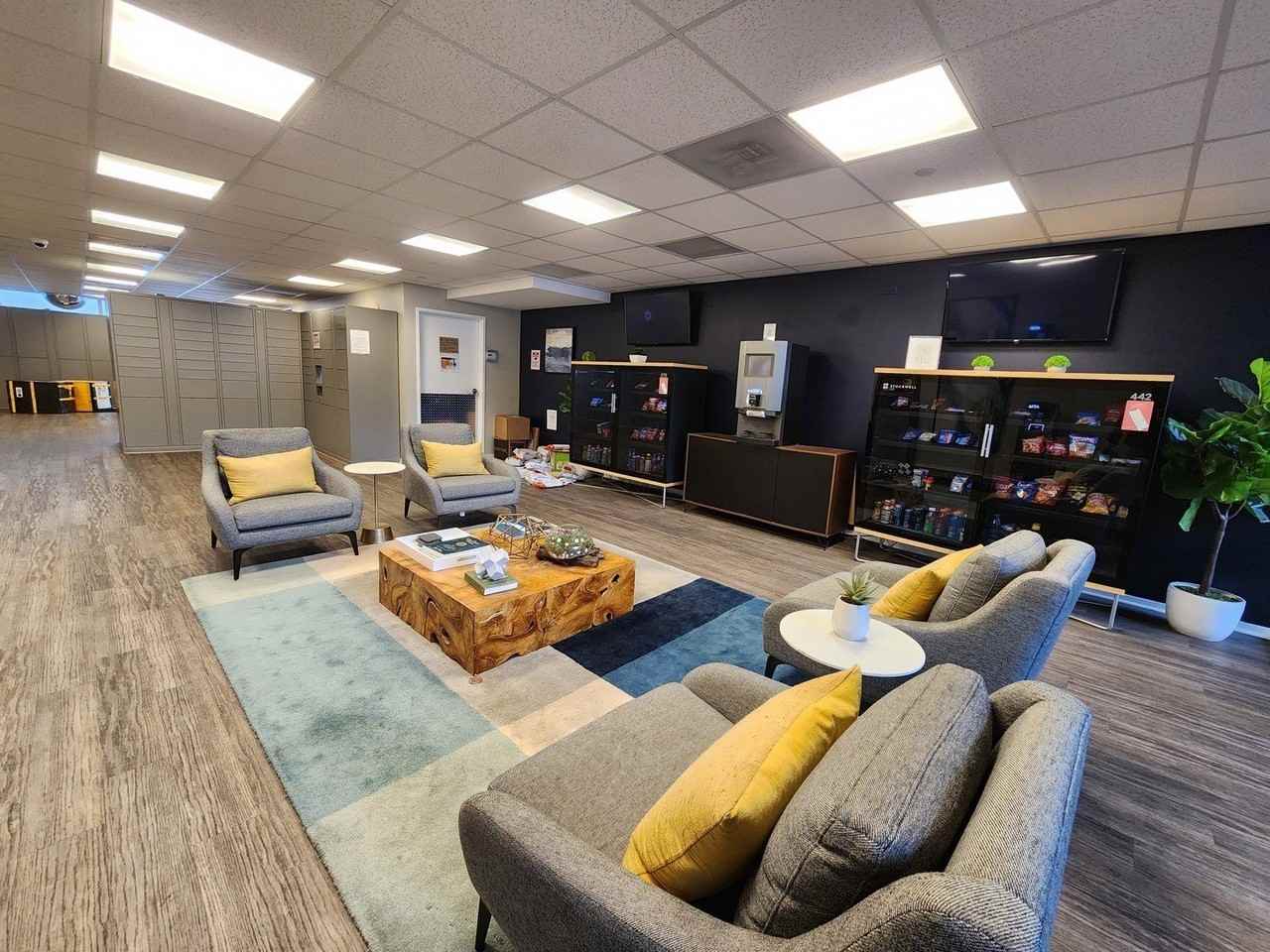 9655 Woods Dr Unit 512 #512 - Photo 5 of 44