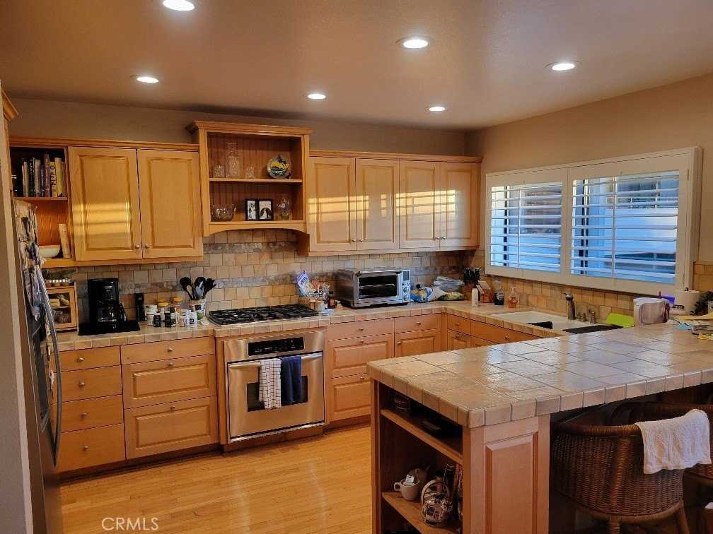 400 Palos Verdes Blvd - Photo 6 of 19