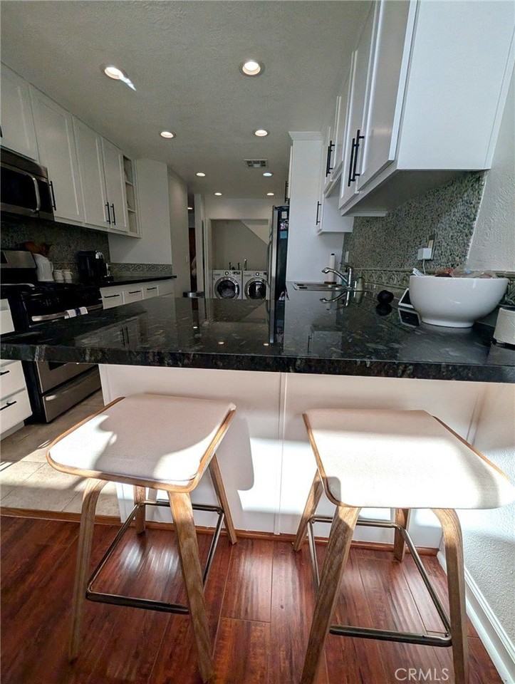 13331 Moorpark St #332 - Photo 5 of 17