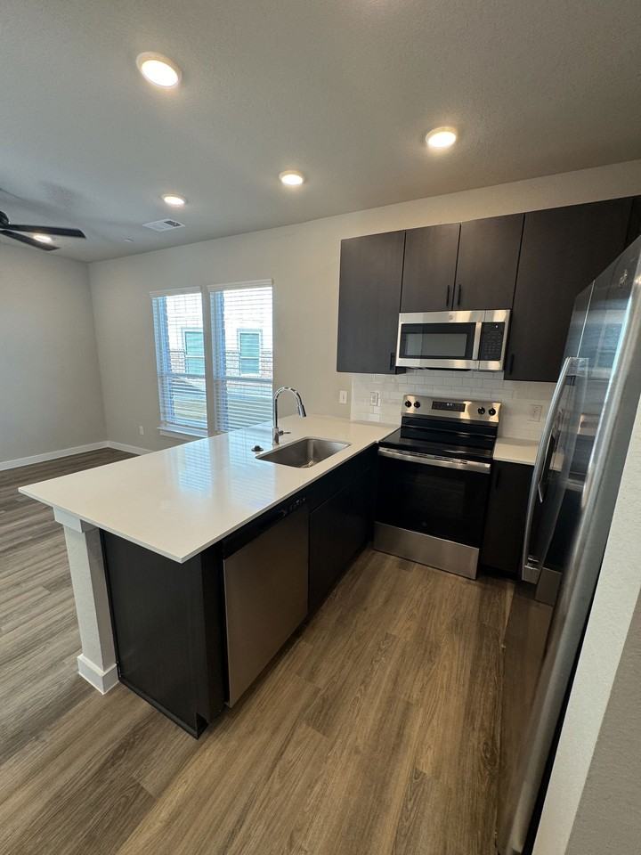 White Water Dr #817 - Photo 2 of 8