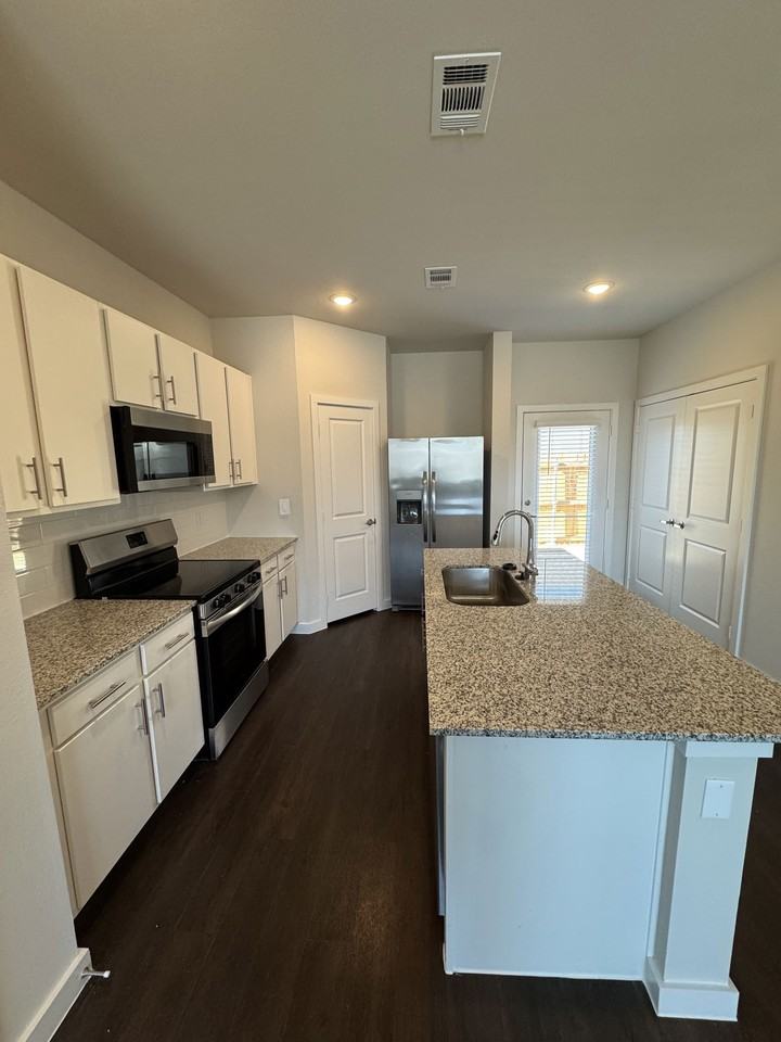 445 Elevon Parkway #819 - Photo 2 of 8