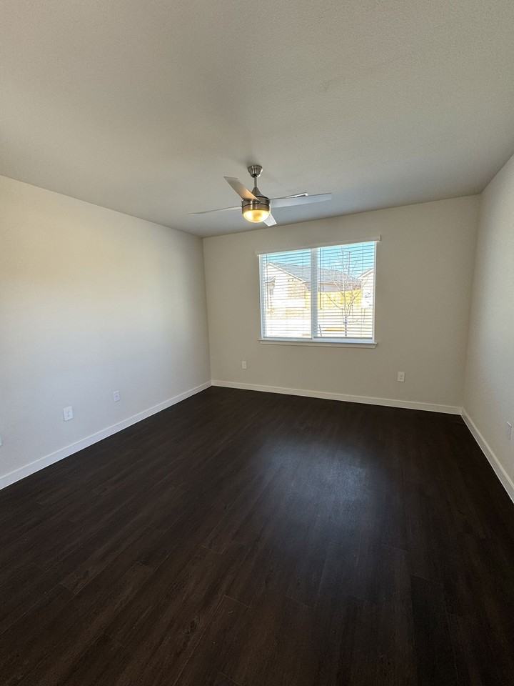 445 Elevon Parkway #818 - Photo 4 of 8