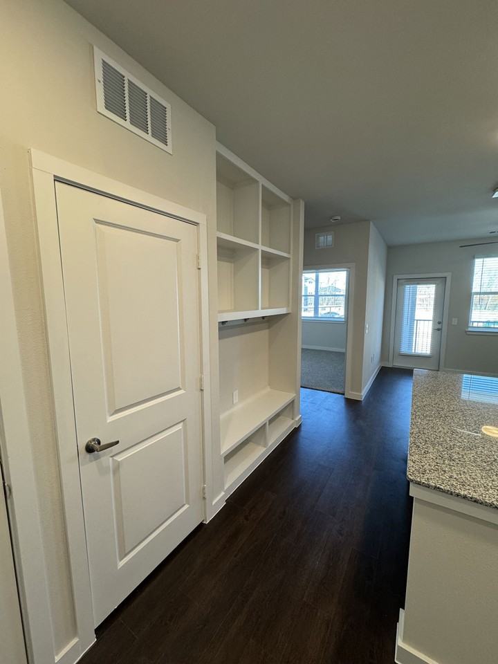 455 Elevon Pkwy #816 - Photo 2 of 8