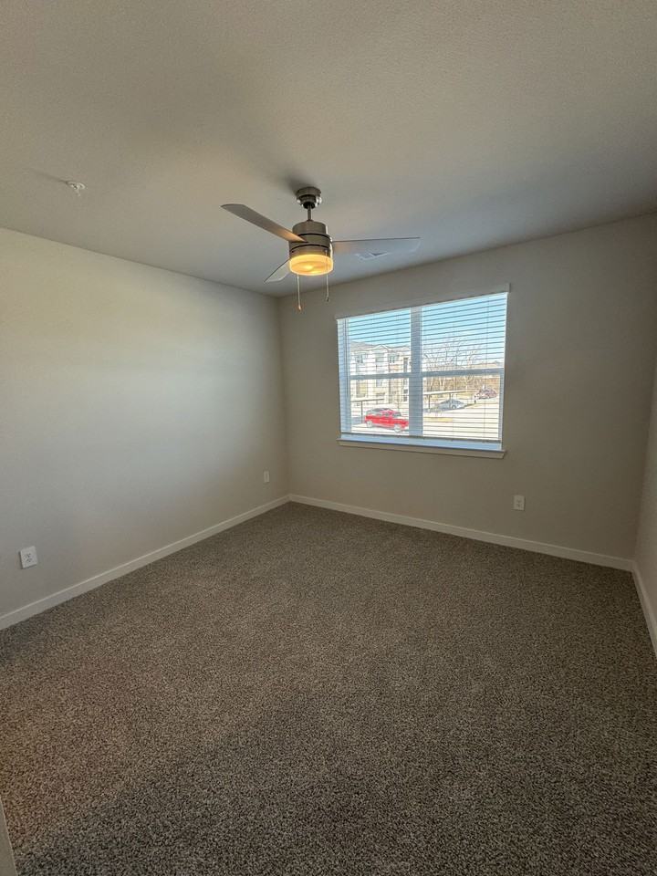 455 Elevon Pkwy #816 - Photo 6 of 8