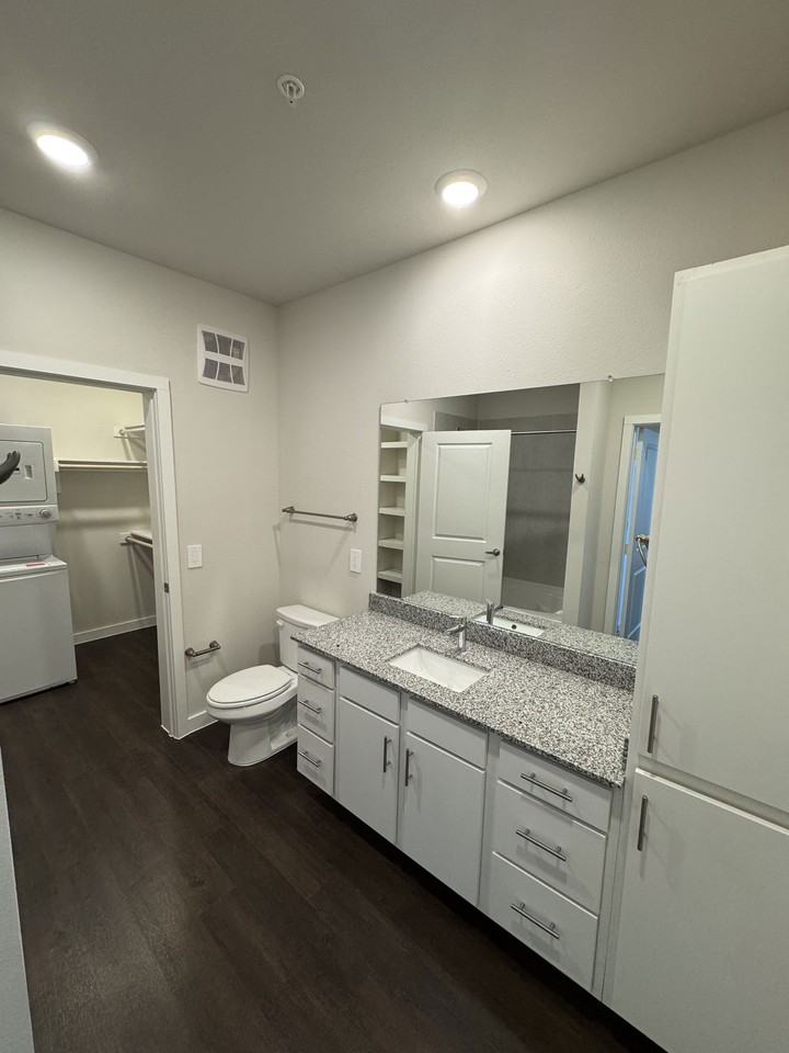 455 Elevon Pkwy #816 - Photo 7 of 8