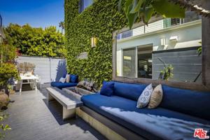 featured image of 814 Crestmoore Pl