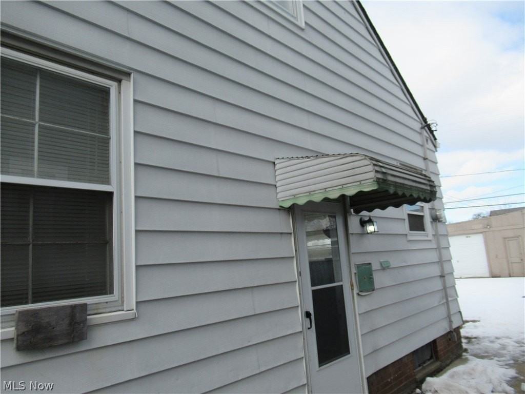 13510 Sherry Ave - Photo 2 of 33