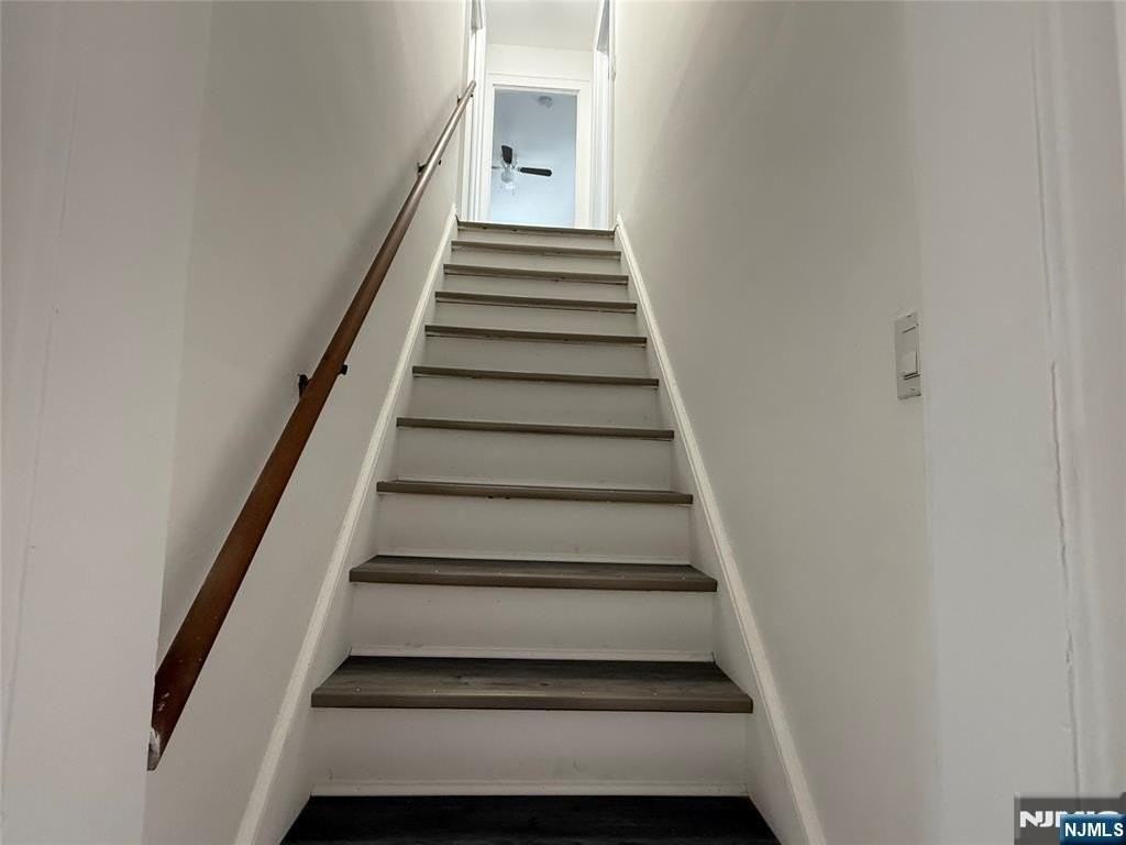 40 Hickory Ave - Photo 7 of 12