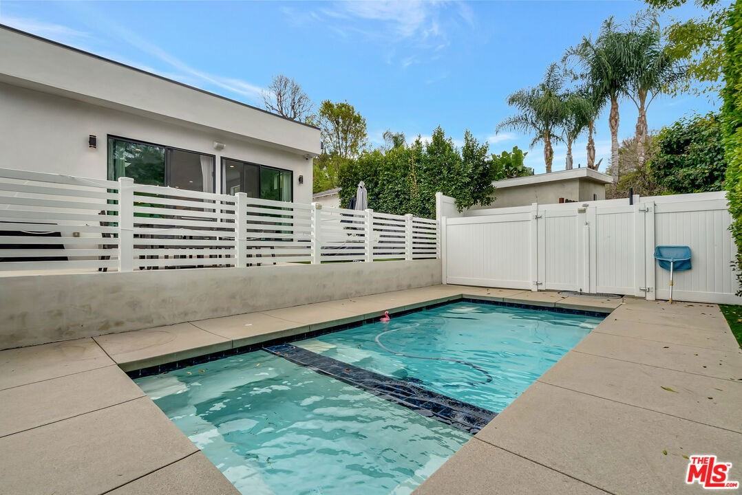 18600 Cantara St - Photo 2 of 8