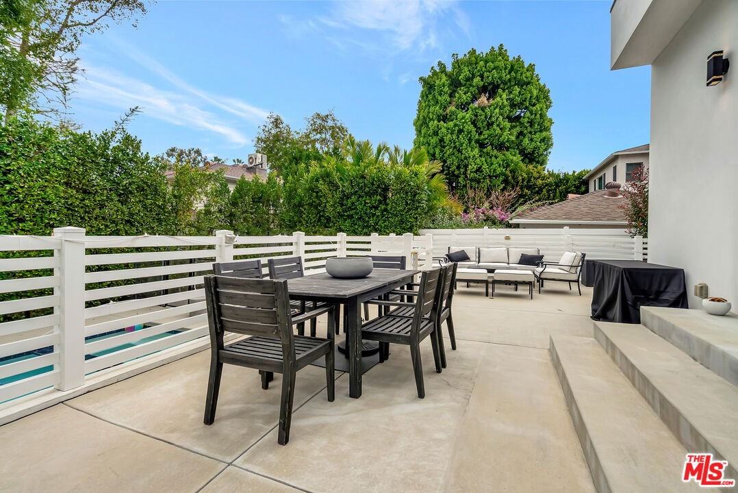 18600 Cantara St - Photo 3 of 8