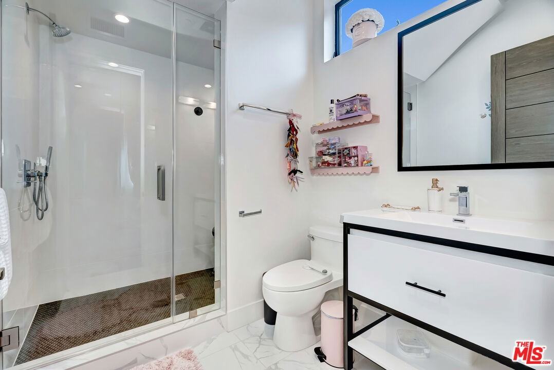 18600 Cantara St - Photo 6 of 8