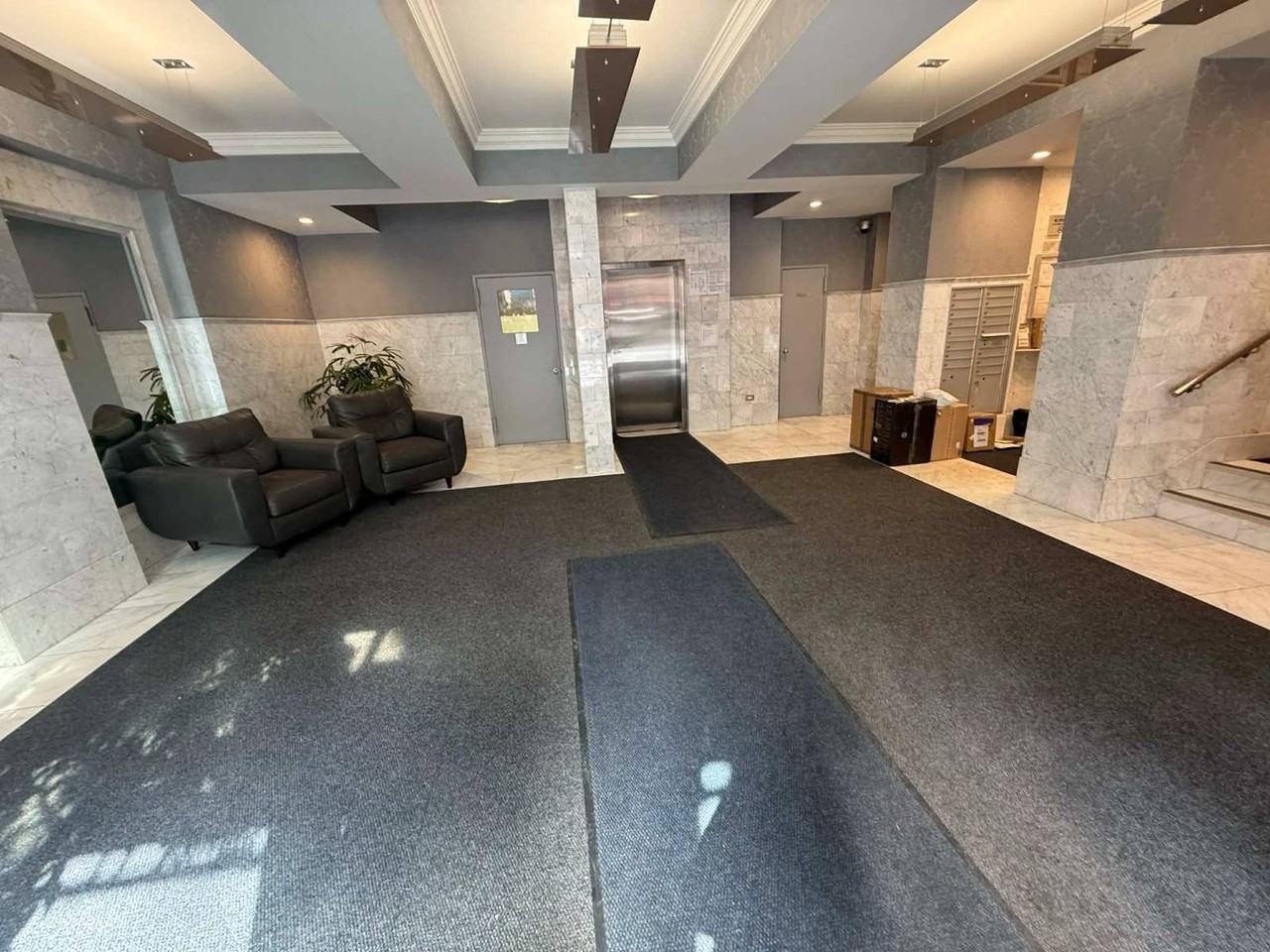 305 W 13th St - Photo 3 of 16