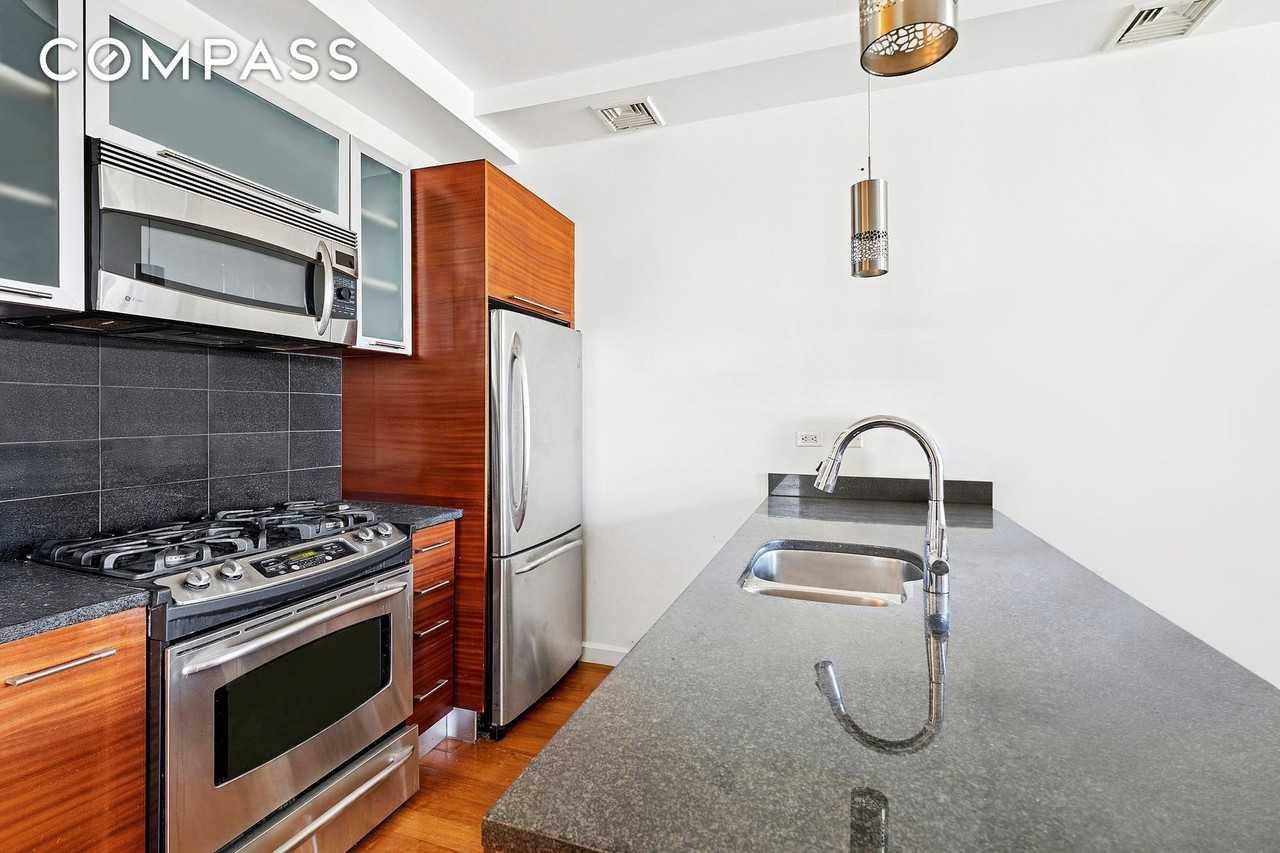 78 Roebling St #2B - Photo 2 of 6