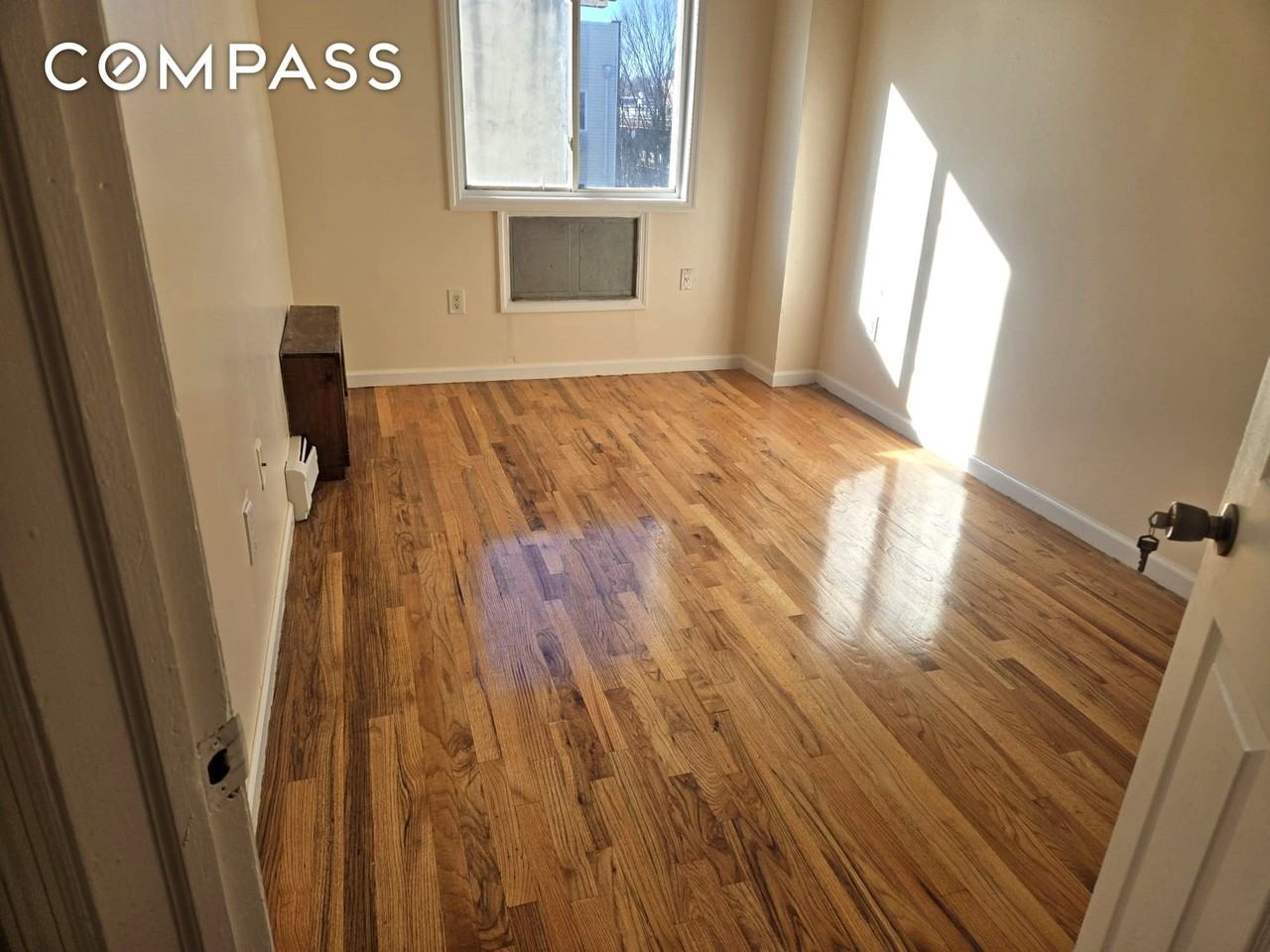 332 Herzl St #3 - Photo 3 of 8