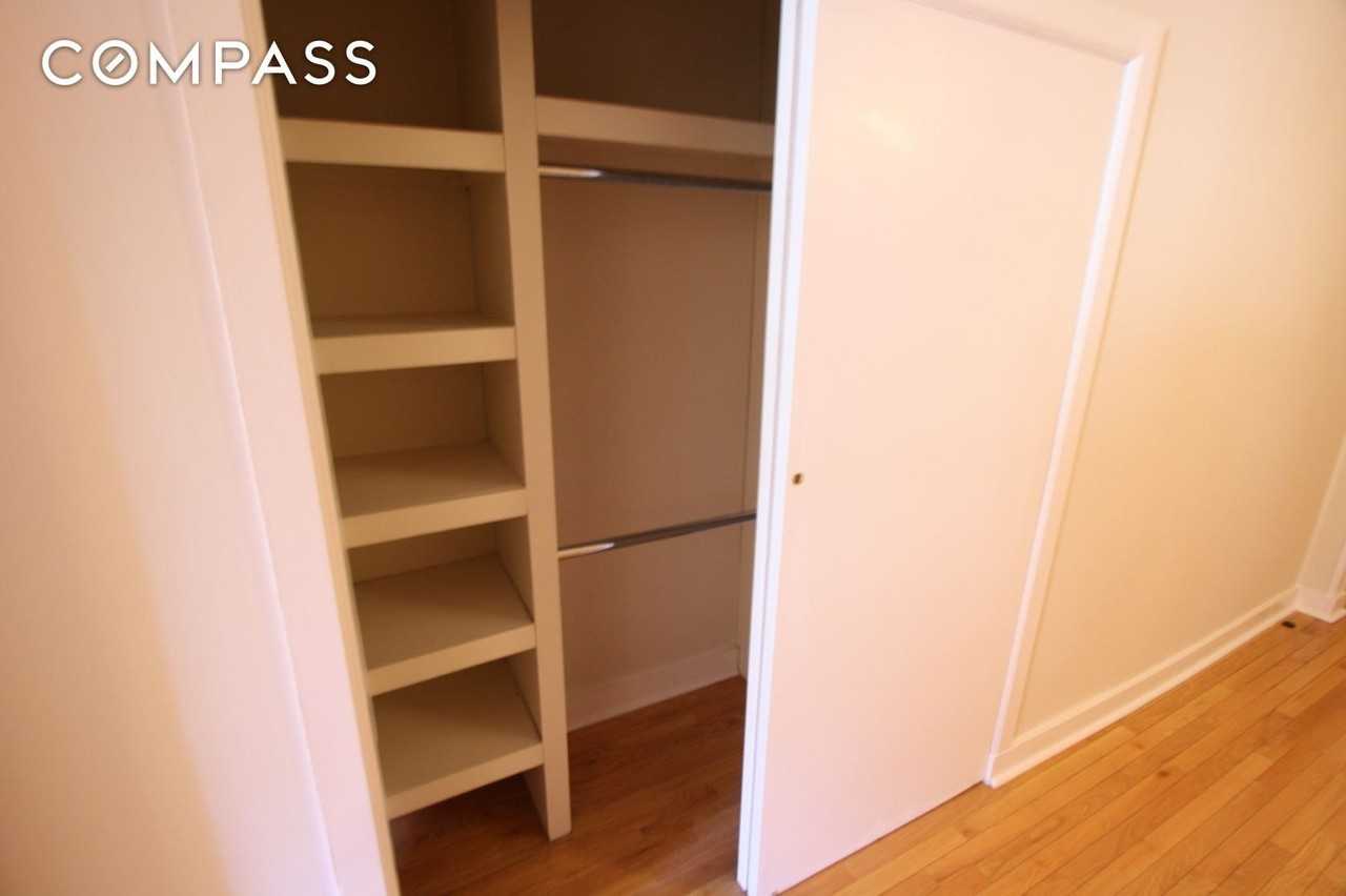 1643 York Ave #4E - Photo 4 of 5