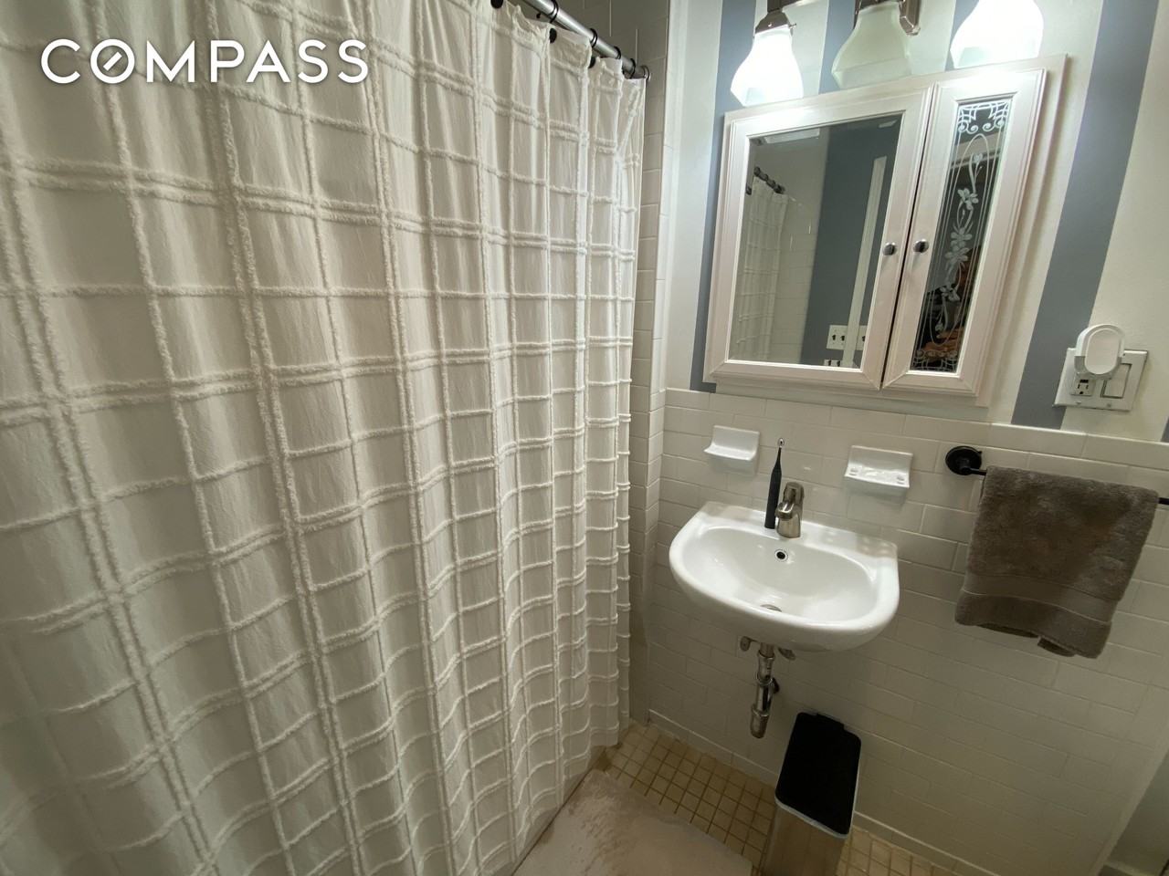 1643 York Ave #4E - Photo 5 of 5