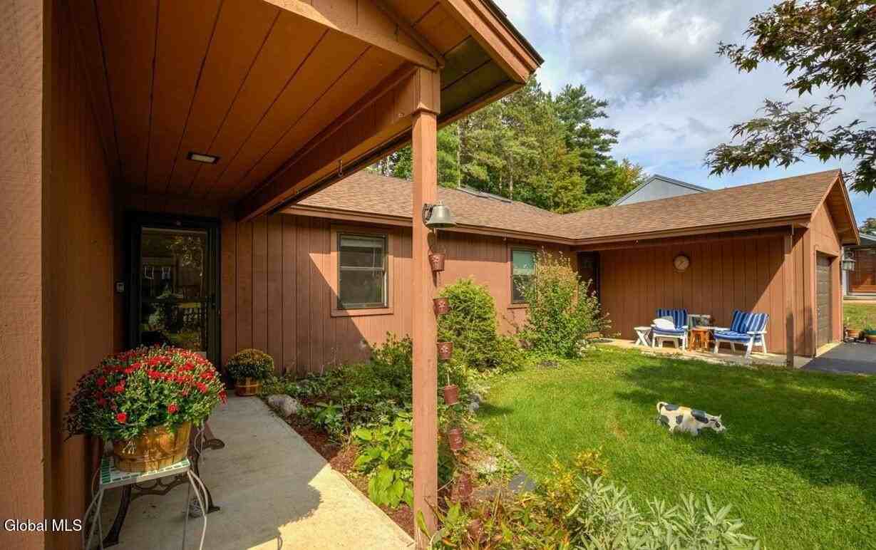 24 Thimbleberry Rd - Photo 2 of 31