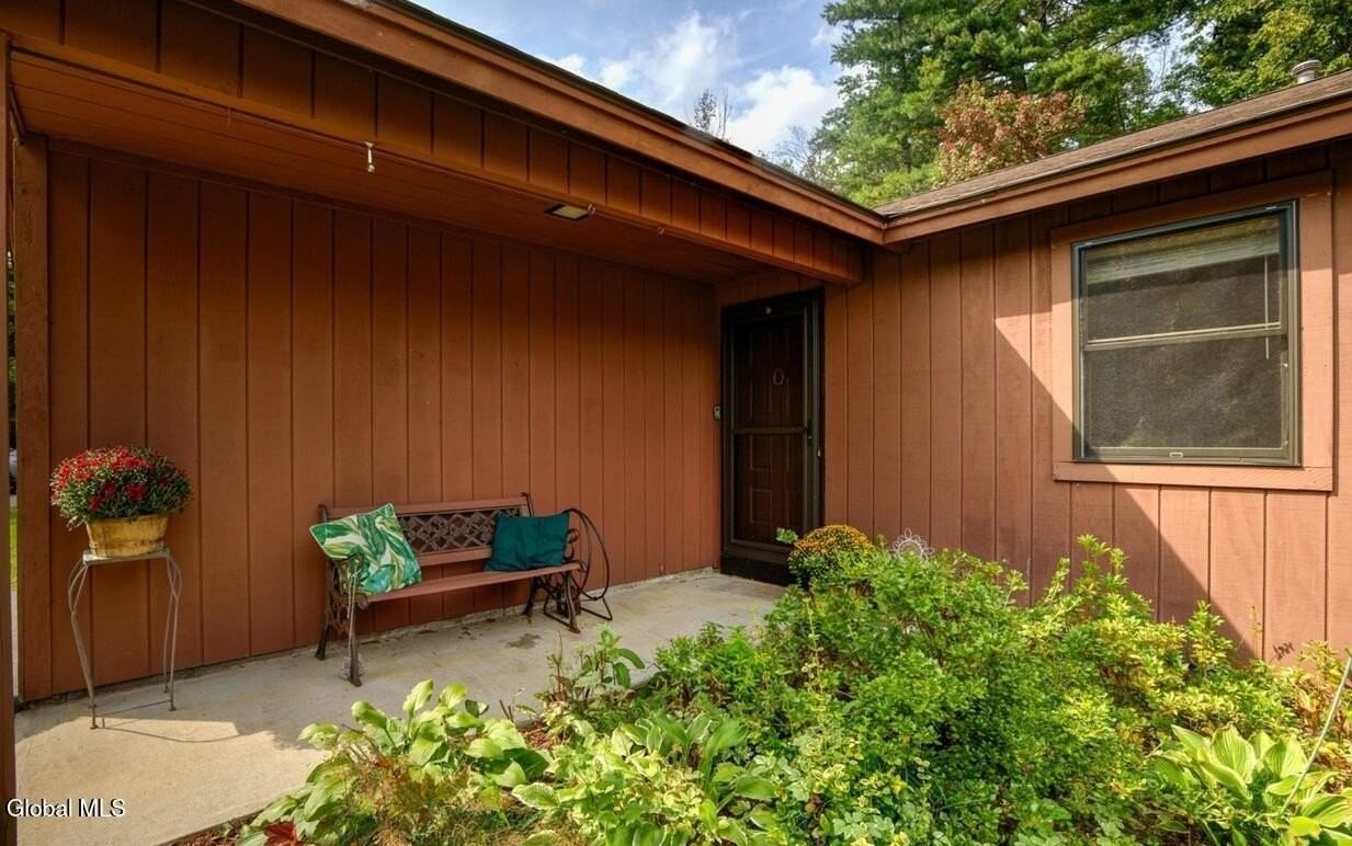 24 Thimbleberry Rd - Photo 4 of 31