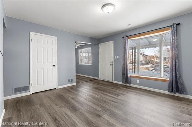 457 Stewart Ave - Photo 6 of 28