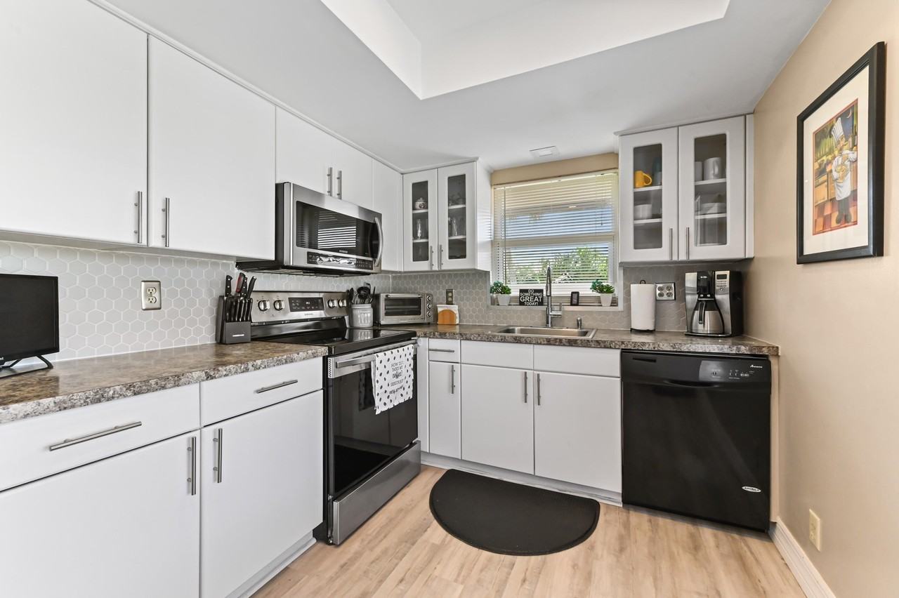 13715 Via Aurora #D - Photo 6 of 24