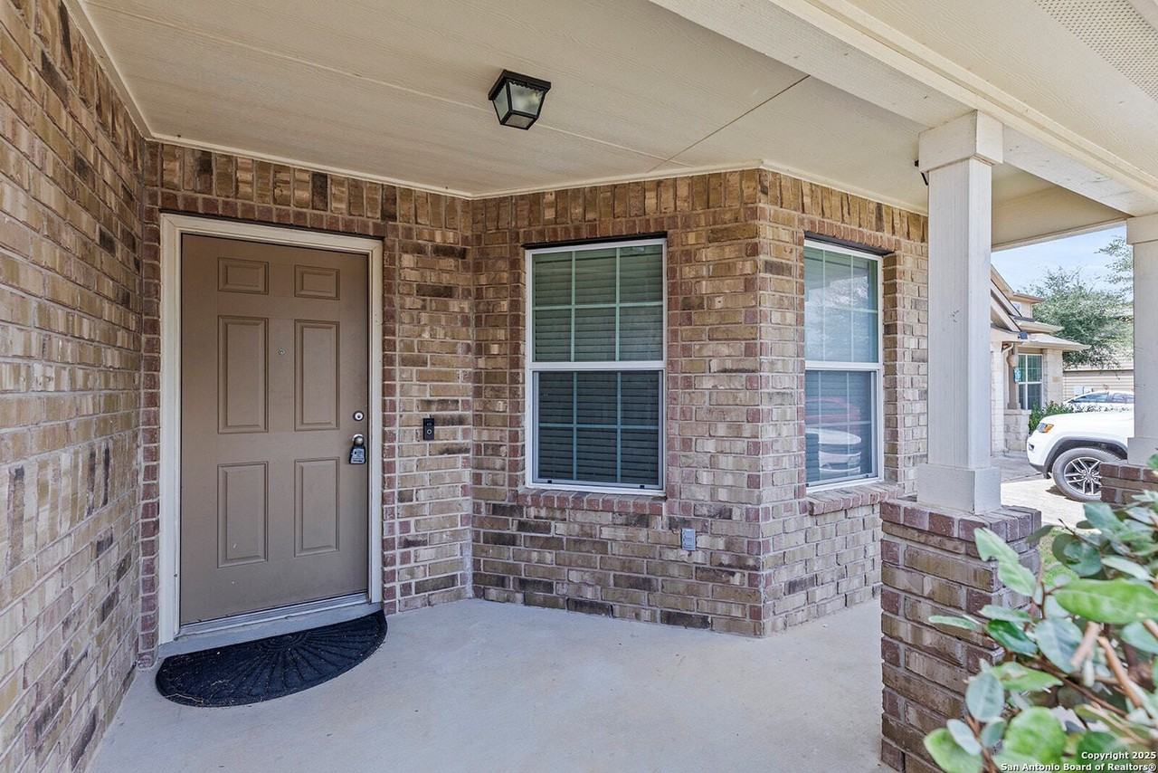 9815 Selestat Pt - Photo 5 of 39