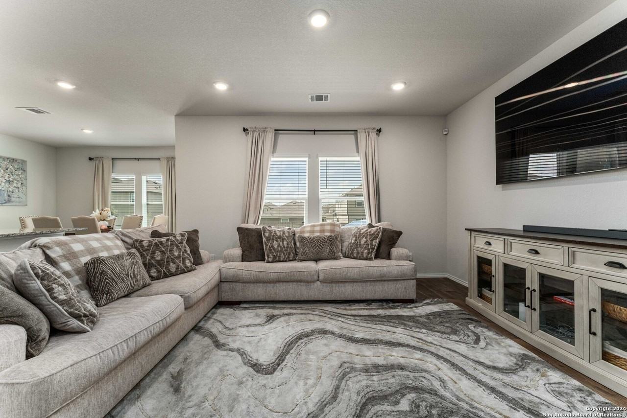 3127 Keuka Park Dr - Photo 2 of 19