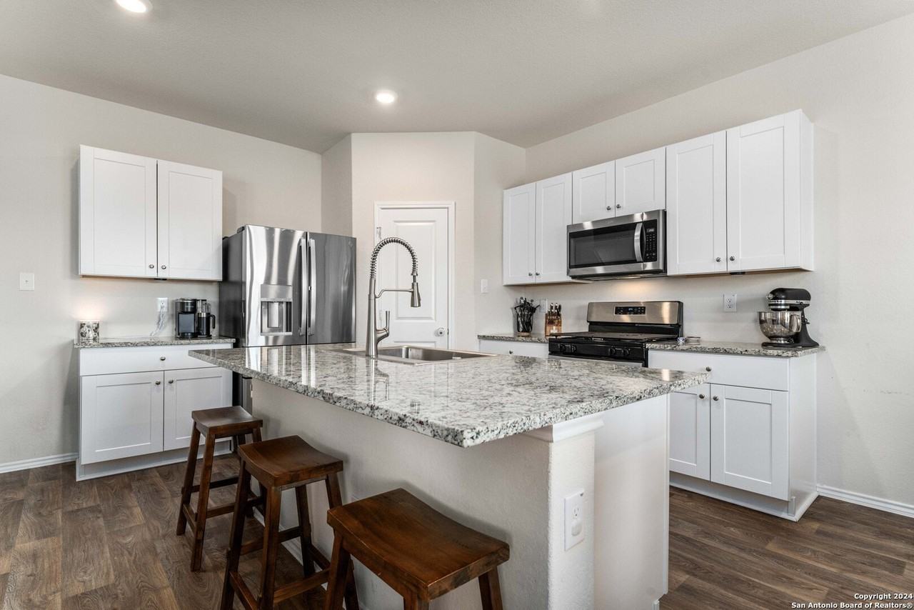 3127 Keuka Park Dr - Photo 7 of 19