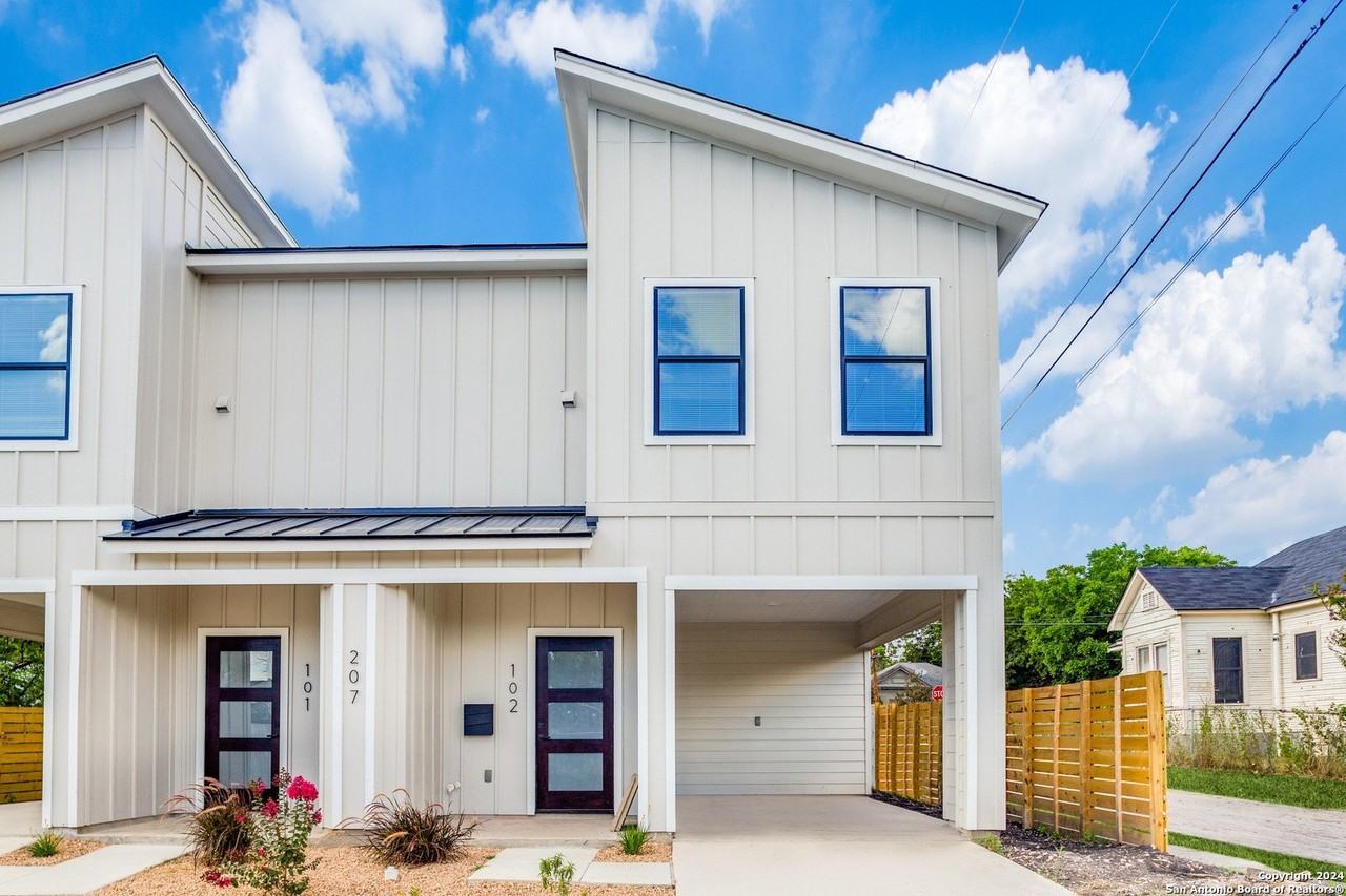 207 Gravel St Apt 102 #102 - Photo 3 of 24