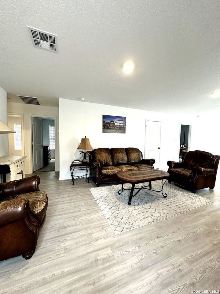 1611 Knoll Rdg - Photo 2 of 14