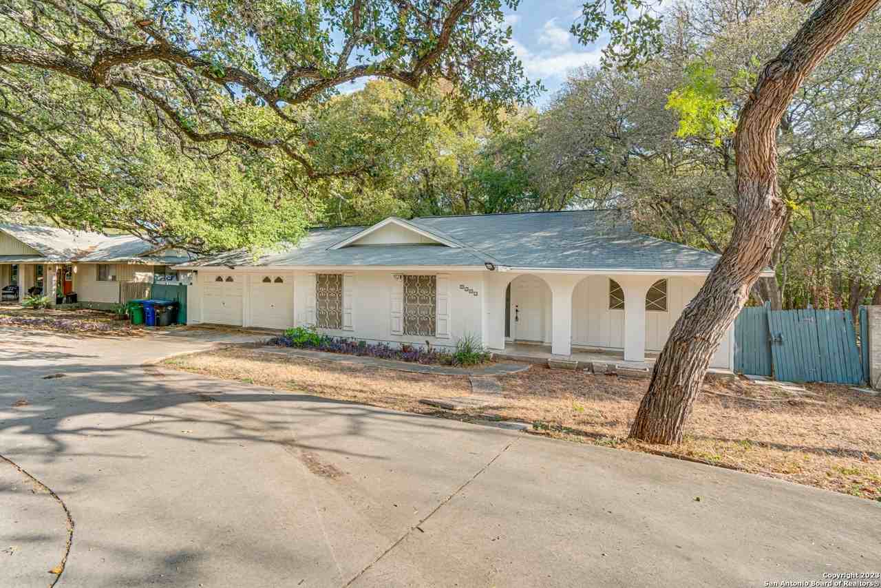 3551 Rock Creek Run - Photo 4 of 41