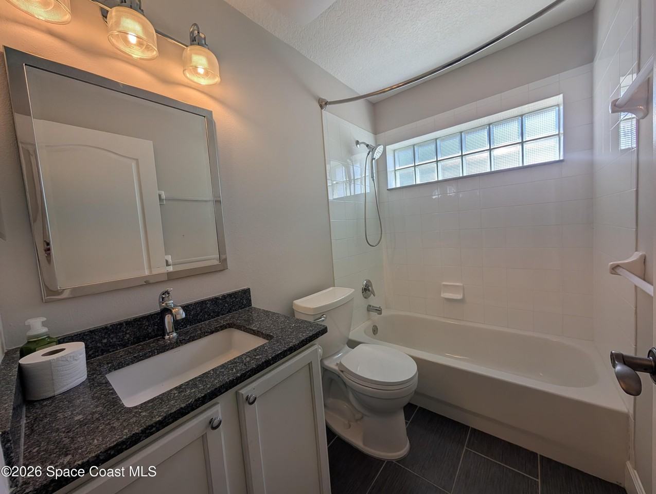 697 Ashbury Ave - Photo 5 of 26