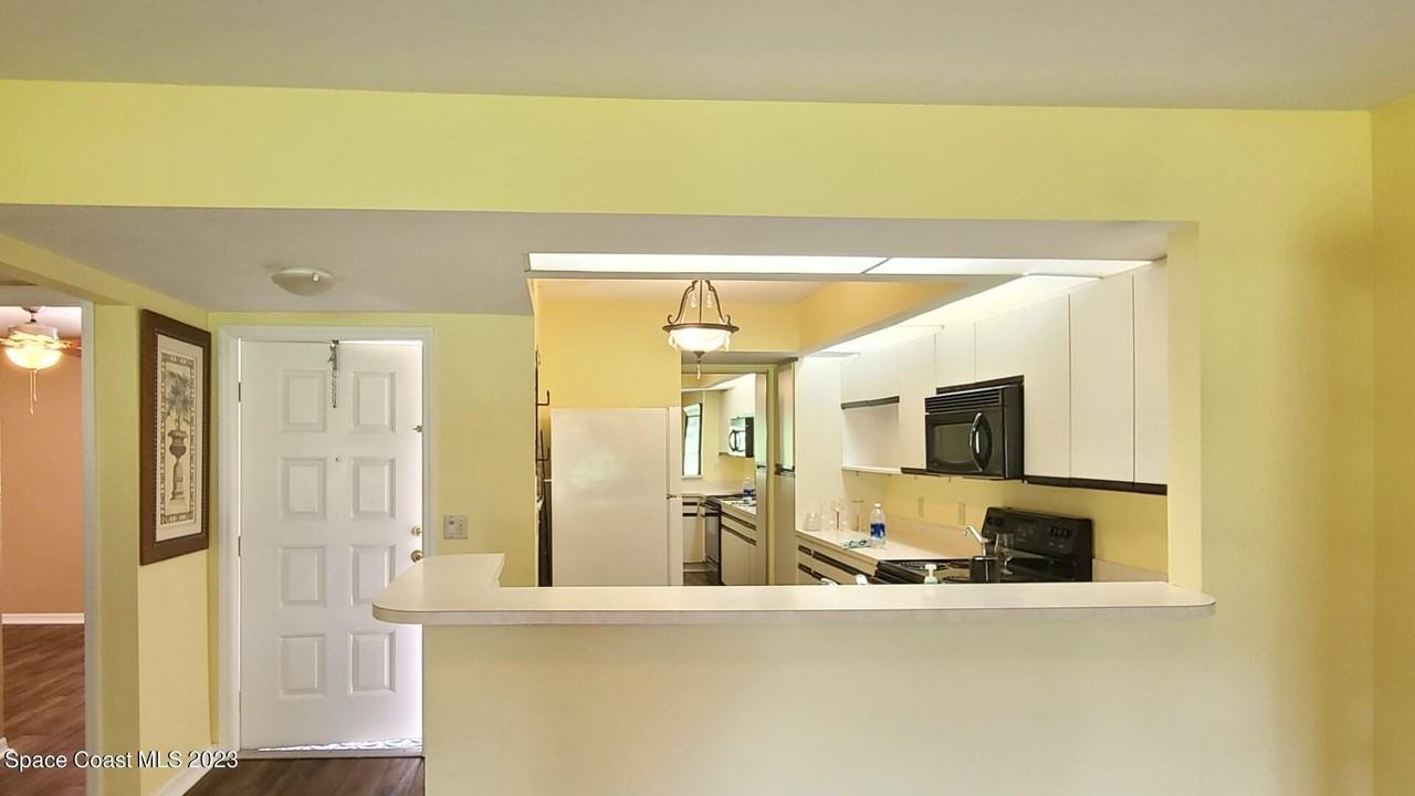 1211 Country Club Dr - Photo 4 of 18