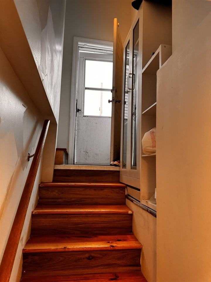 513 S Brooks St #B - Photo 3 of 12