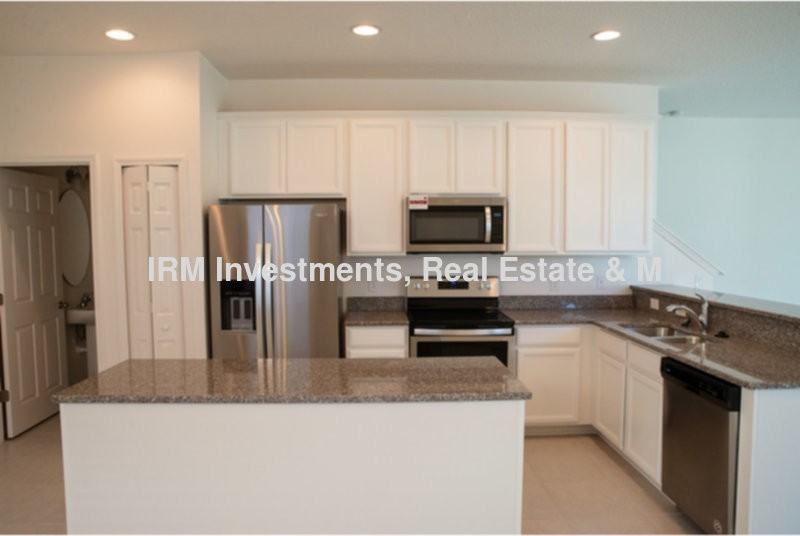 1014 E 10th St - Photo 3 of 7