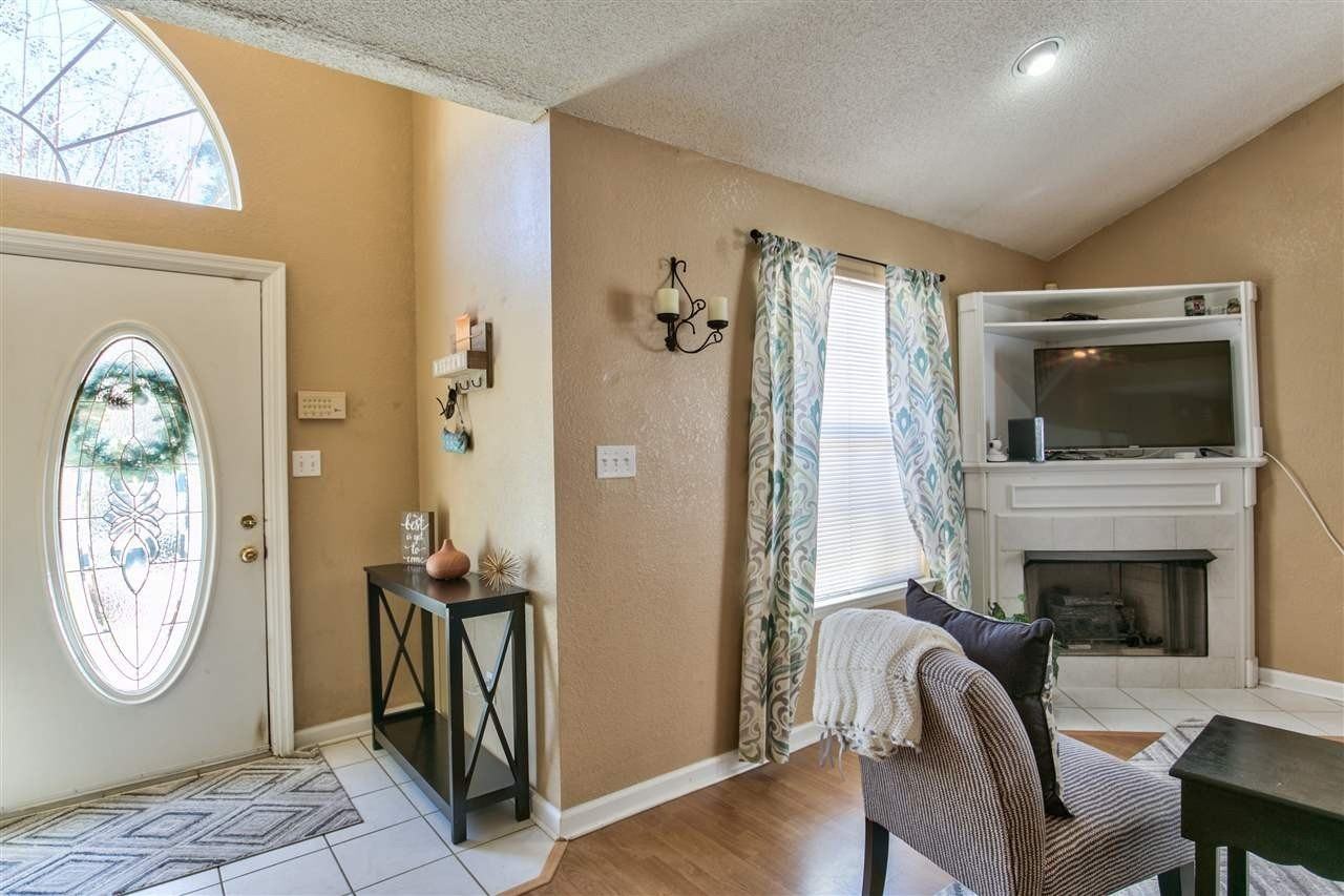 2506 Golden Park Ln - Photo 5 of 36