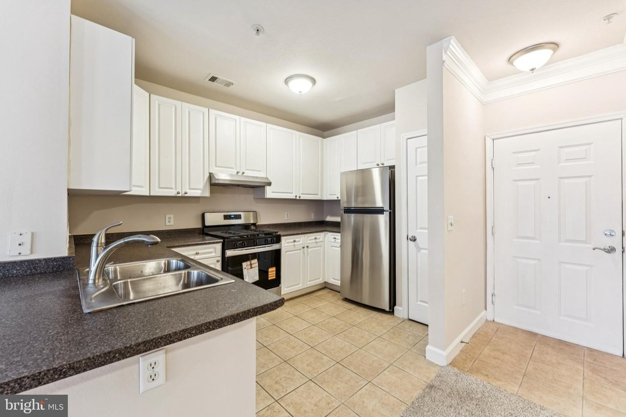 501 Hungerford Dr Apt 137 #137 - Photo 4 of 25